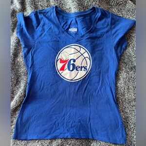 Ladies Philadelphia 76ers size medium T-shirt